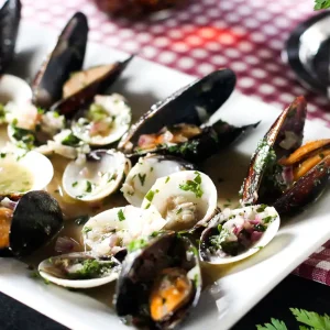 Almejas Y Mejillones All Aglio